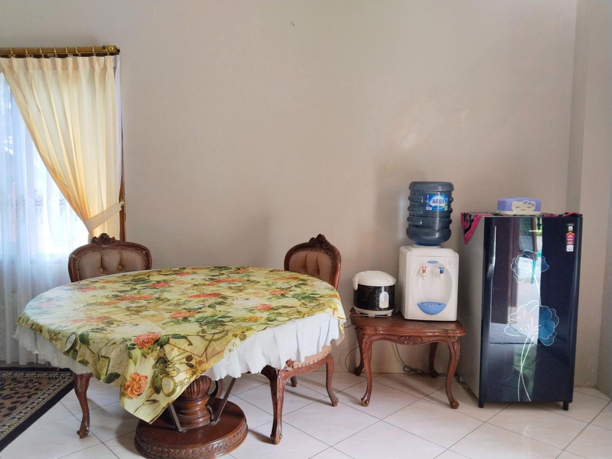 Villa Yustisia Curug 7 Cilember Tjisarua Exterior foto