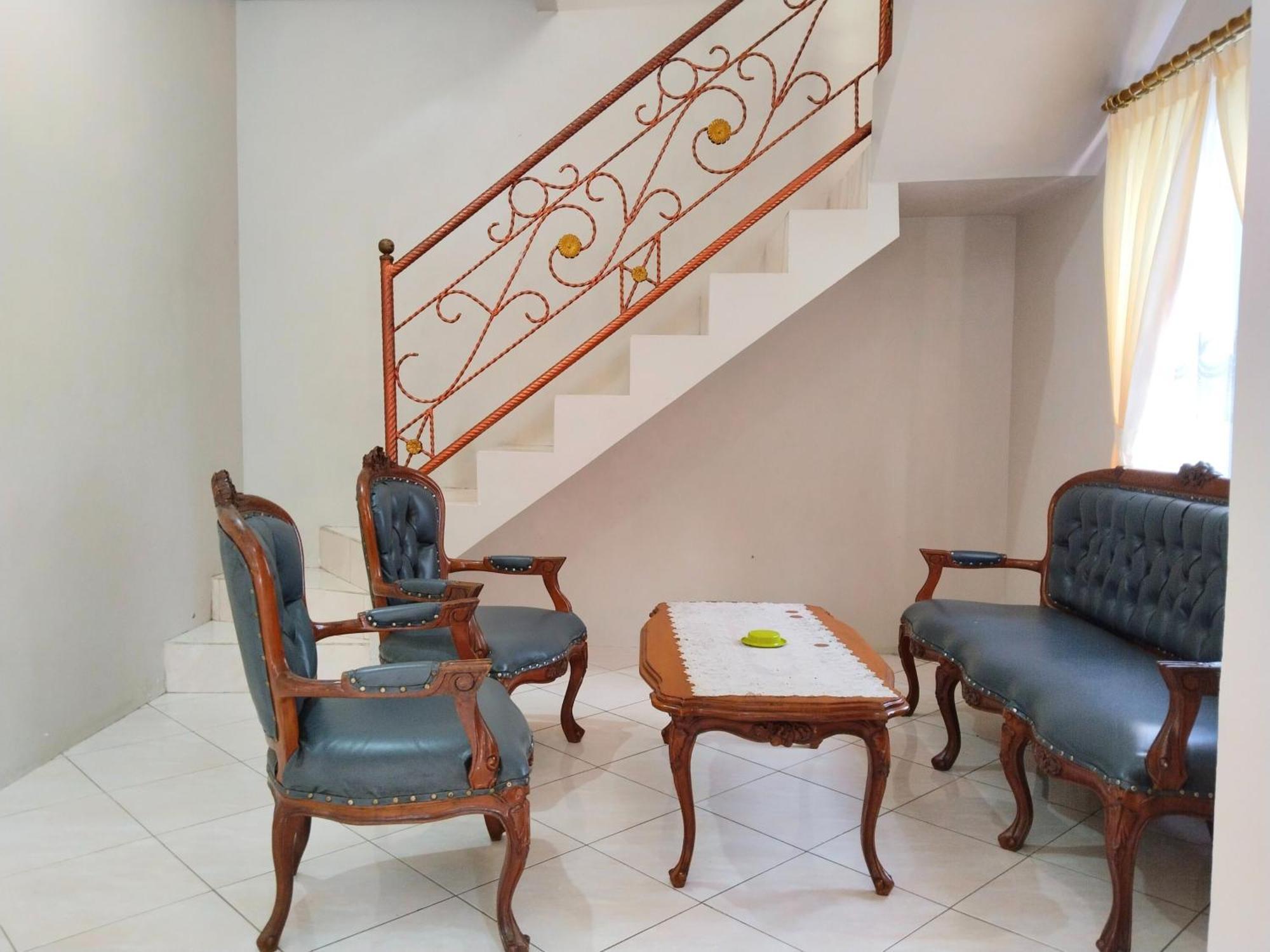 Villa Yustisia Curug 7 Cilember Tjisarua Exterior foto