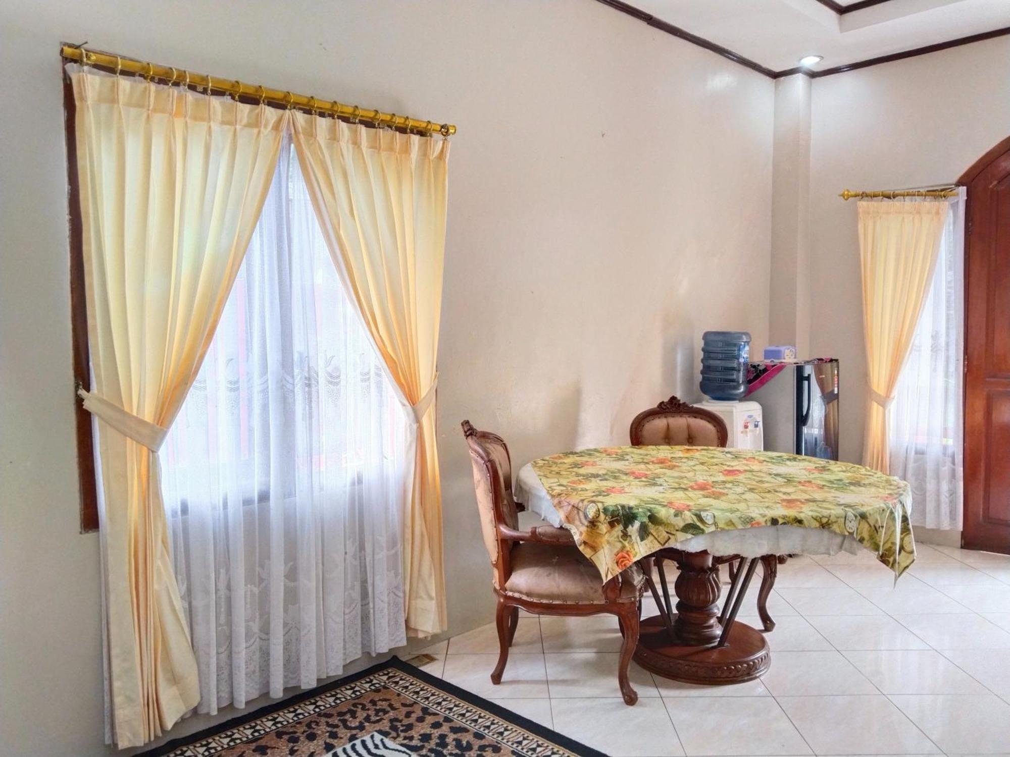 Villa Yustisia Curug 7 Cilember Tjisarua Exterior foto