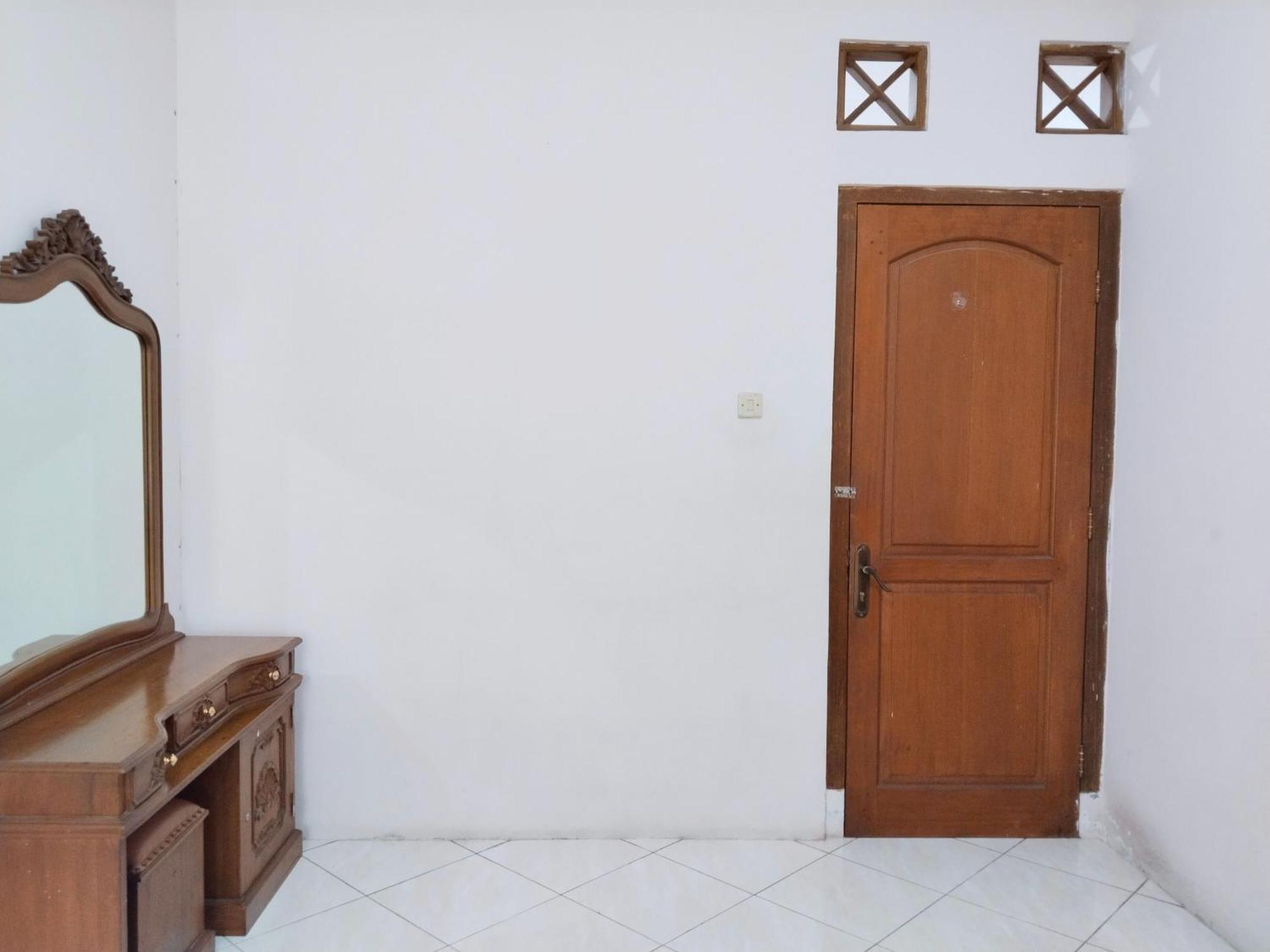 Villa Yustisia Curug 7 Cilember Tjisarua Exterior foto