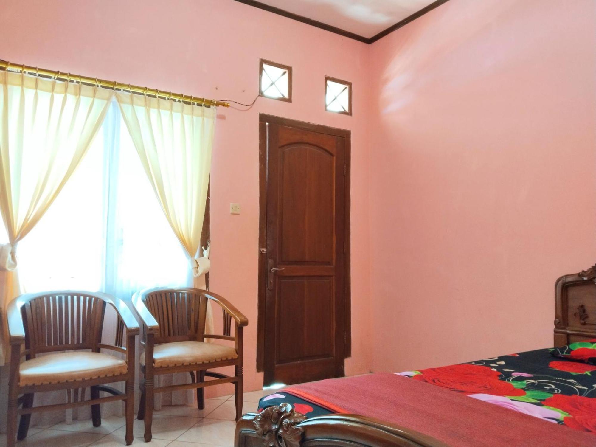 Villa Yustisia Curug 7 Cilember Tjisarua Exterior foto