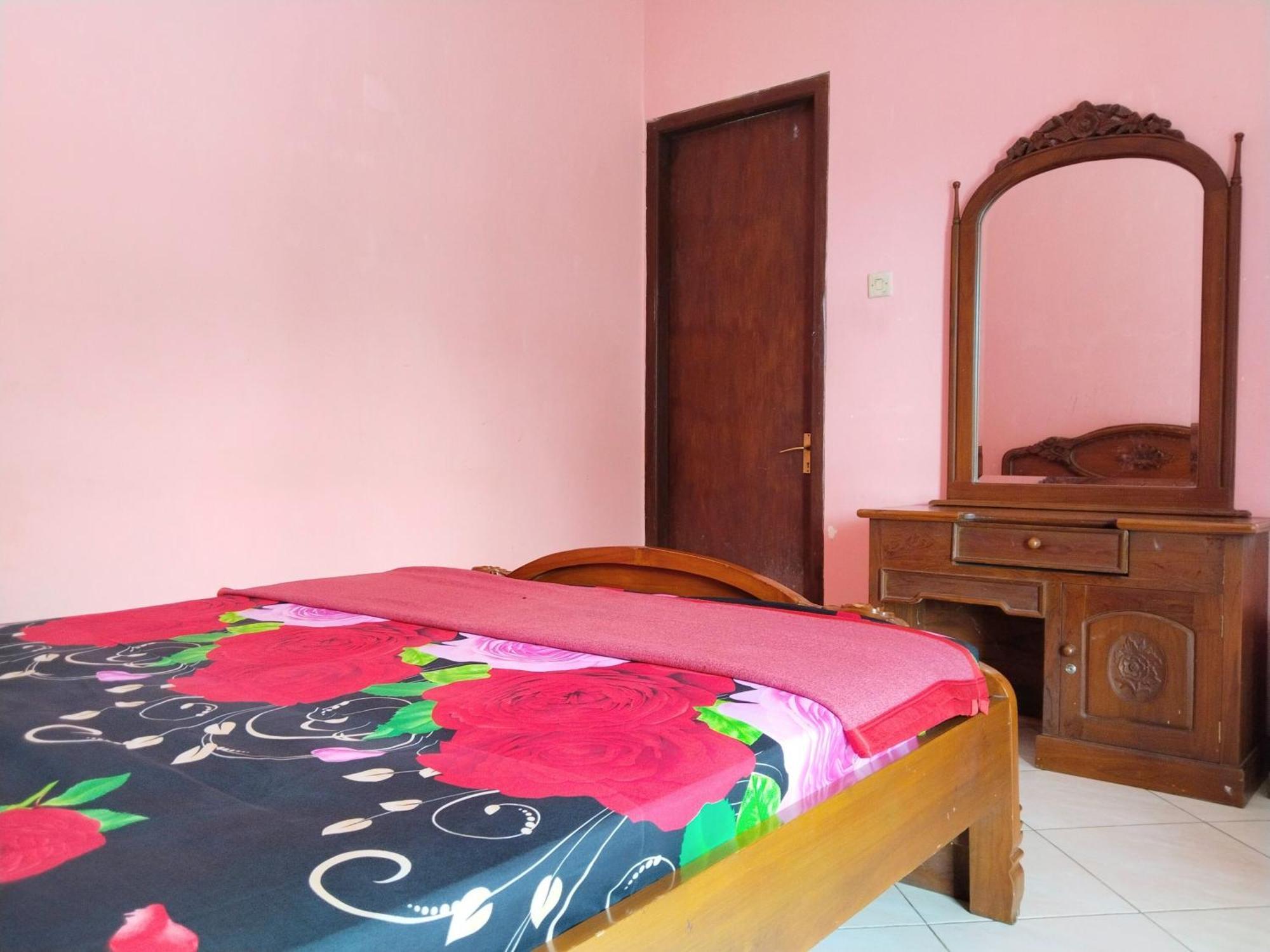 Villa Yustisia Curug 7 Cilember Tjisarua Exterior foto