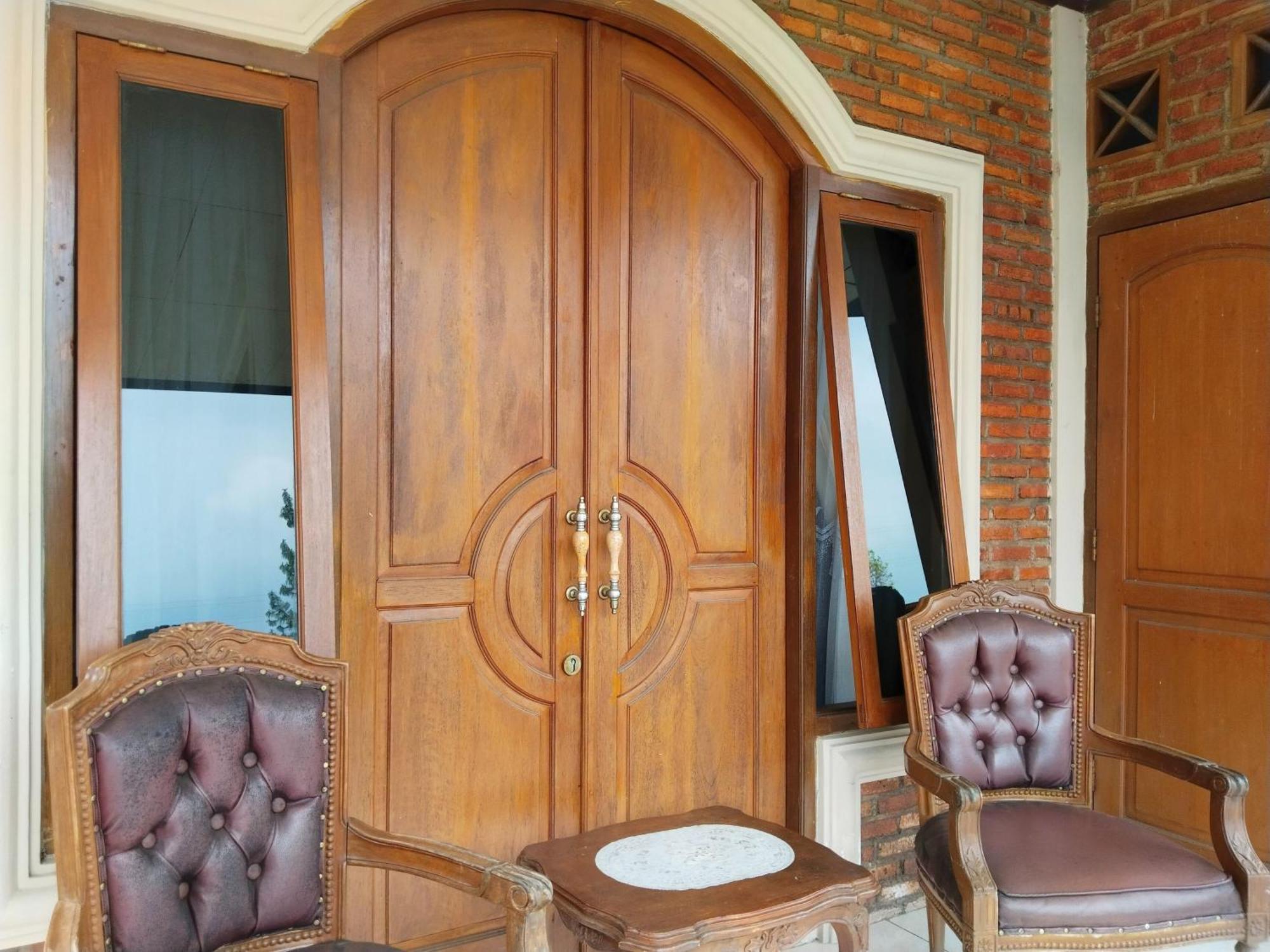 Villa Yustisia Curug 7 Cilember Tjisarua Exterior foto