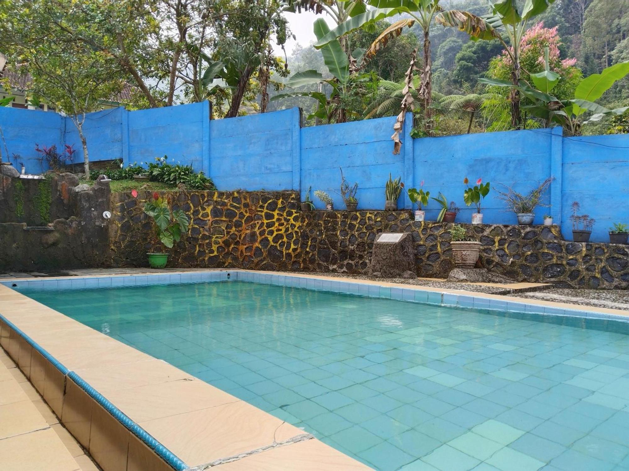 Villa Yustisia Curug 7 Cilember Tjisarua Exterior foto